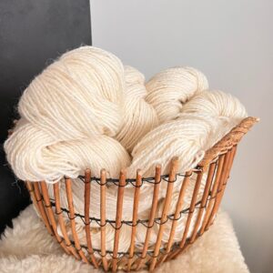 60% SIBIRO HASKIO ŠUNS 40% Avies vilna 1 kg - BALTA, WoolLando