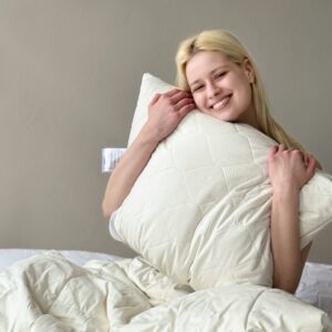 Prabangi pagalvė su naturaliu šilku EXCLUSIVE