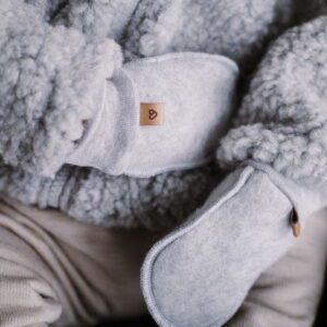 Zaffiro pilkos ėriukų vilnos kumštinės vaikiškos pirštinės su virvele