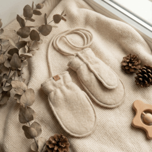 Kumštinės vaikiškos ėriukų vilnos kreminės pirštinės su virvele, Zaffiro