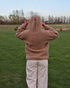 Rusva ėriukų vilnos moteriška striukė su gobtuvu zoya, Zaffiro