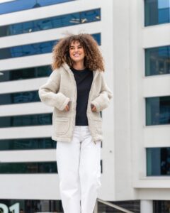 Kreminė ėriukų vilnos striukė su gobtuvu zoya, Zaffiro