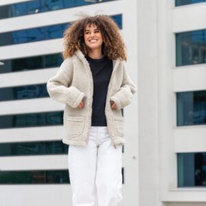 Kreminė ėriukų vilnos striukė su gobtuvu zoya, Zaffiro