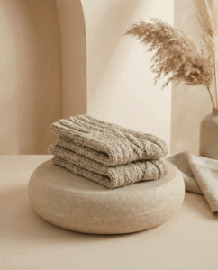 Rankų darbo avies - šuns vilnos kojinės ŽEMĖ, WoolLando