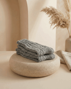 Rankų darbo avies - šuns vilnos kojinės ŽARIJA, WoolLando