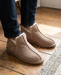 Vyriški natūralaus kailio rudi odiniai aulinukai  NERO , WoolLando