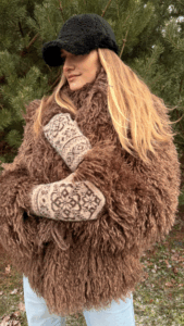 Kumštinės moteriškos rudos merino vilnos pirštinės SNAIGĖ