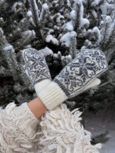 Kumštinės moteriškos rudos merino vilnos pirštinės SNAIGĖ