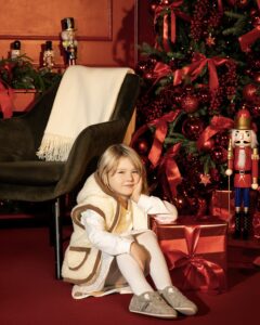 Vaikiška merino vilnos liemenė su kapišonu