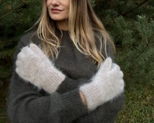 Pirštuotos moteriškos angoros vilnos pirštinės RUSVOS