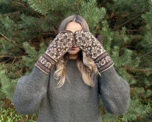 Kumštinės moteriškos rudos merino vilnos pirštinės SNAIGĖS