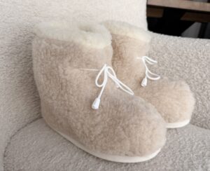 WoolLando natūralios merino vilnos aulinukai - šlepetės ARA