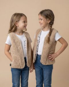 Vaikiška merino vilnos kreminė liemenė VORA, WoolLando